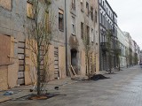 Rewitalizacja Włókienniczej w Łodzi. Oprócz kamienic odnowią drogę i posadzą drzewa. Zakończył się pierwszy etap