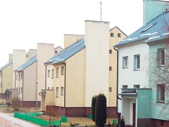 Mieszkańcy tego osiedla wojskowego w Olesznie za wodę i ścieki płacą ponad 500 zł miesięcznie. W Karwicach jest jeszcze drożej. 