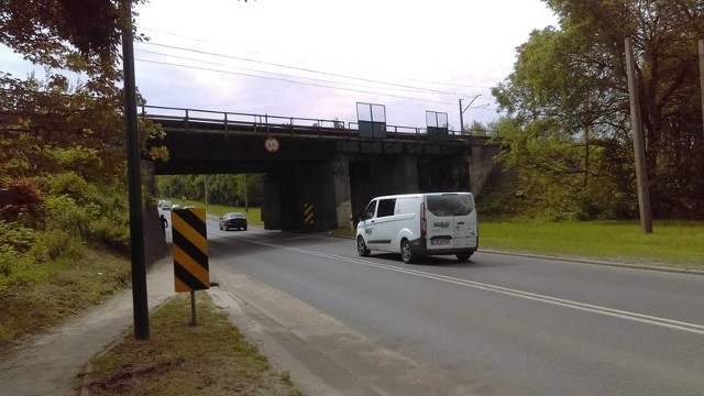 Remont wiaduktu nad ul. Łódzką w Zgierzu spowoduje liczne utrudnienia, ale po przebudowie będzie tam łatwiej przejechać.