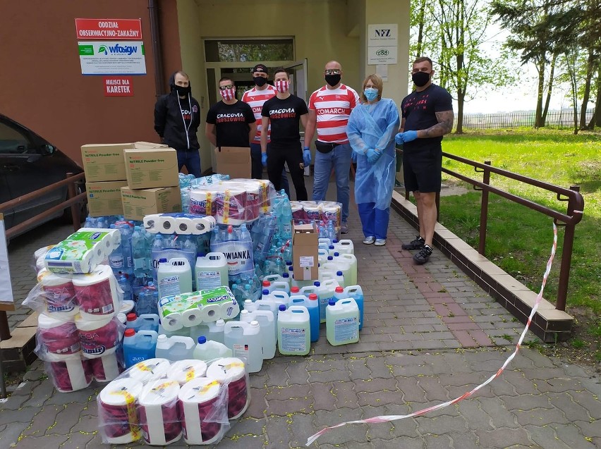 Proszowice. Kolejne dary spływają do szpitala. Dostał nawet samochód