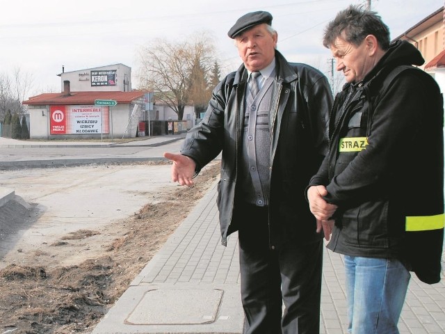 Mieszkańcy Bytonia narzekali na roboty prowadzone w centrum wsi, ale cierpliwie czekali na finał. Miało być lepiej. Jak jest, pokazują.