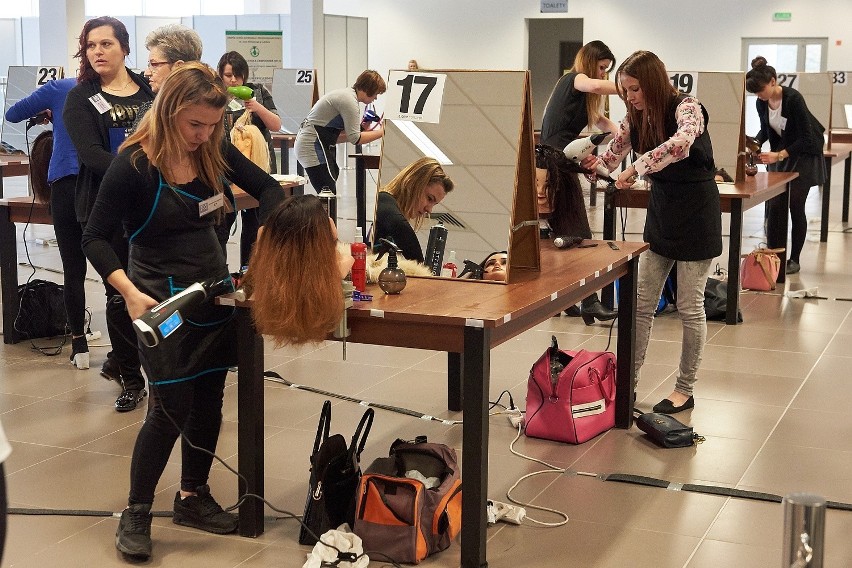 Mistrzostwa Fryzjerstwa w Lublinie: Grzebienie poszły w ruch  