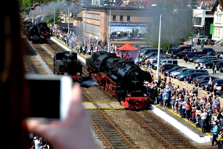 Parada Parowozów w Wolsztynie, co roku przyciąga tłumy.  Tak...