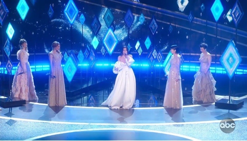 Oscary 2020. Katarzyna Łaska obok Idiny Menzel na oscarowej scenie. Którą piosenkę z "Krainy lodu 2" zaśpiewały?