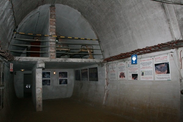 MRU: Podziemne koszary
