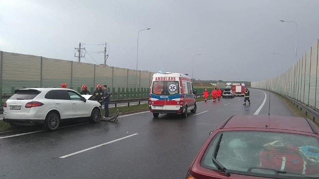 Do wypadku na trasie S8, na obwodnicy Zambrowa, doszło w sobotę tuż po godzinie 14.