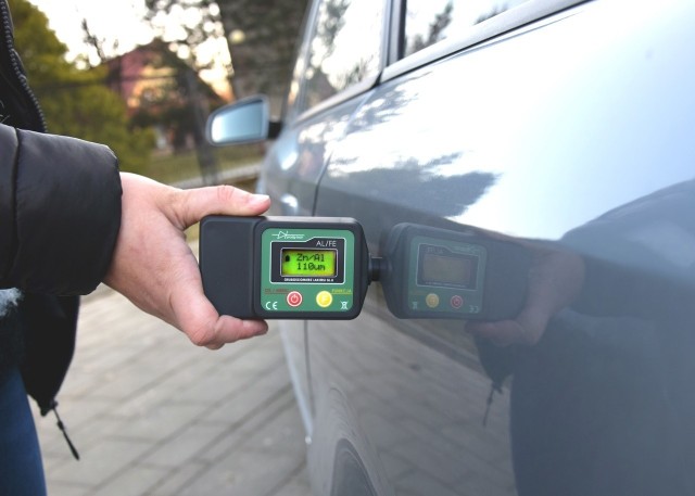 Coraz więcej sprowadzanych samochodów pojawia się na naszych drogach. Głównym czynnikiem tego jest kusząco niska cena. Jednak w parze idzie duże ryzyko, że auto kupione z importu może mieć nieciekawą przeszłość. Najczęściej spotykamy się z przekłamanymi przebiegami i ukrytymi wadami po kolizjach lub wypadkach.Fot. materiały partnera zewnętrznego