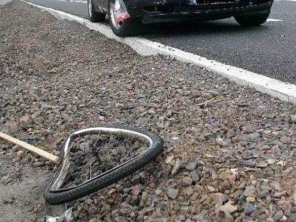 kompletnie pijany rowerzysta spowodował wypadek