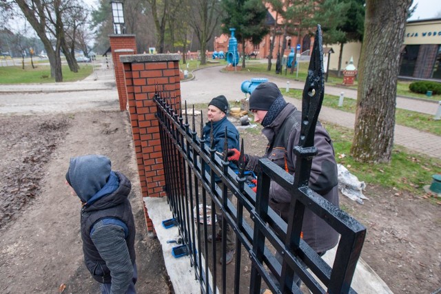 Remont ogrodzenia to element prac związanych z renowacją i rewitalizacją Pałacyku Muzeum Wodociągów.