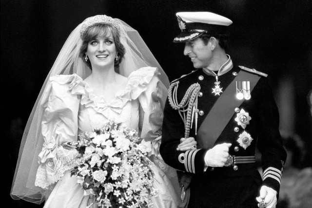 29 lipca 1981 r. w londyńskiej katedrze św. Pawła odbył się ślub księcia Karola i Diany Spencer.