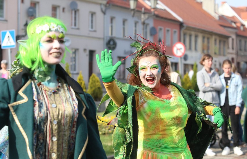 Zobacz kolejne zdjęcia. Przesuwaj zdjęcia w prawo - naciśnij...