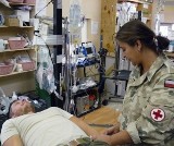 Brakuje lekarzy do leczenia polskich żołnierzy w Afganistanie