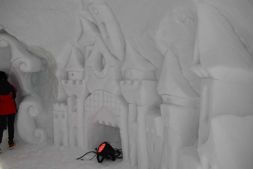 Zakopane. Śnieżny labirynt i bajkowe igloo gotowe. Obok gigantyczna piramida 