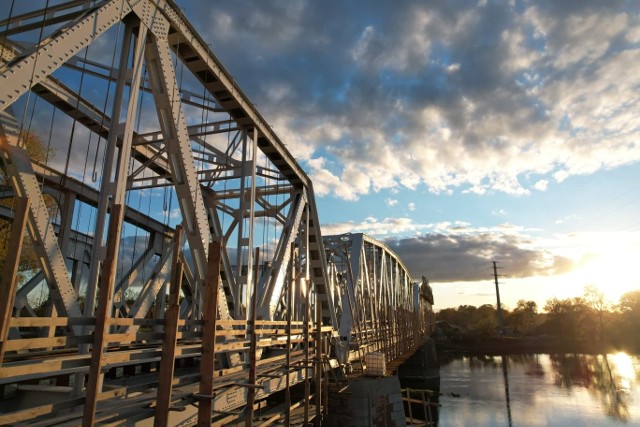 Gruntowny remont mostu kolejowego na Warcie w Kostrzynie nad Odrą zbliża się do końca. Inwestycja ma się zakończyć jeszcze w 2022 r.