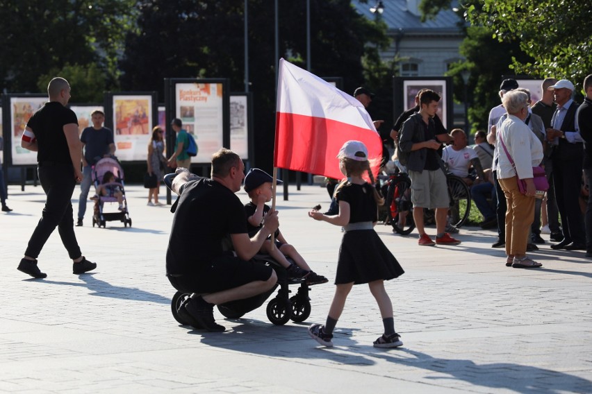 Lublin pamięta o męczennikach Wołynia - ulicami miasta przeszedł marsz milczenia. Zobacz nasze zdjęcia
