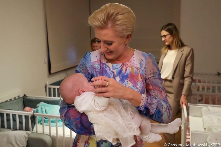 Prezydent RP Andrzej Duda z żoną odwiedził sześcioraczki z Tylmanowej [ZDJĘCIA]