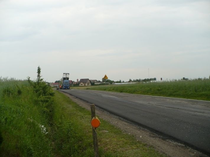 W Topólce wyprostowali powiatowe drogi, wyrównali chodniki, poprawili jezdnie - do Świerczyna jedzie się jak po maśle!