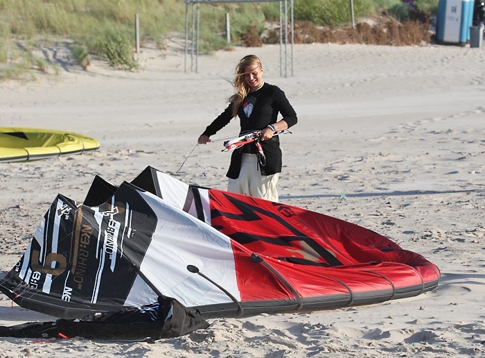 Kitesurfing na plazy zachodniej w Ustce. (Fot. Lukasz Capar)