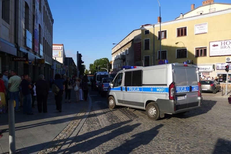 W niedzielę około godz. 18 policja zablokowała ulicę...