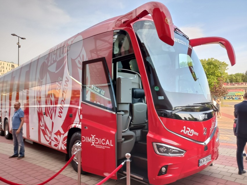 Widzewiacy mają nowy autokar. Pojazd dla piłkarzy robi wrażenie. Jest też sponsor