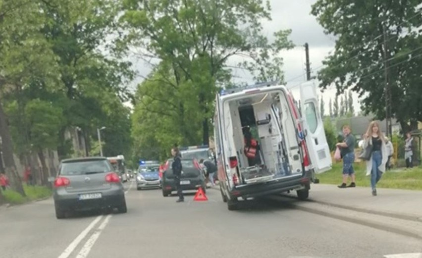 Samochód potrącił człowieka przy Biedronce na ul....