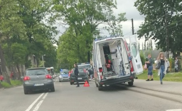 Samochód potrącił człowieka przy Biedronce na ul. Zabrzańskiej