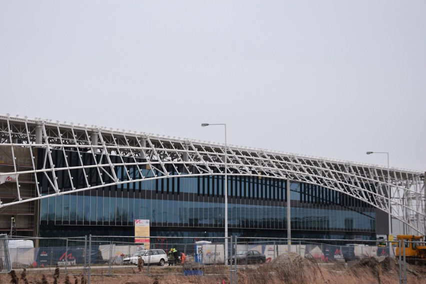 Tak wygląda elewacja główna stadionu opolskiego.