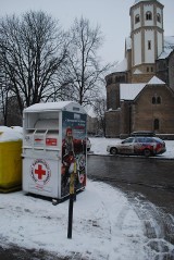 Złodzieje bogacą się na kontenerach Polskiego Czerwonego Krzyża