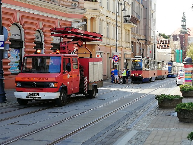 Tramwaje na razie stoją na Gdańskiej. Usuwanie awarii może potrwać nawet do około godz. 13.00.