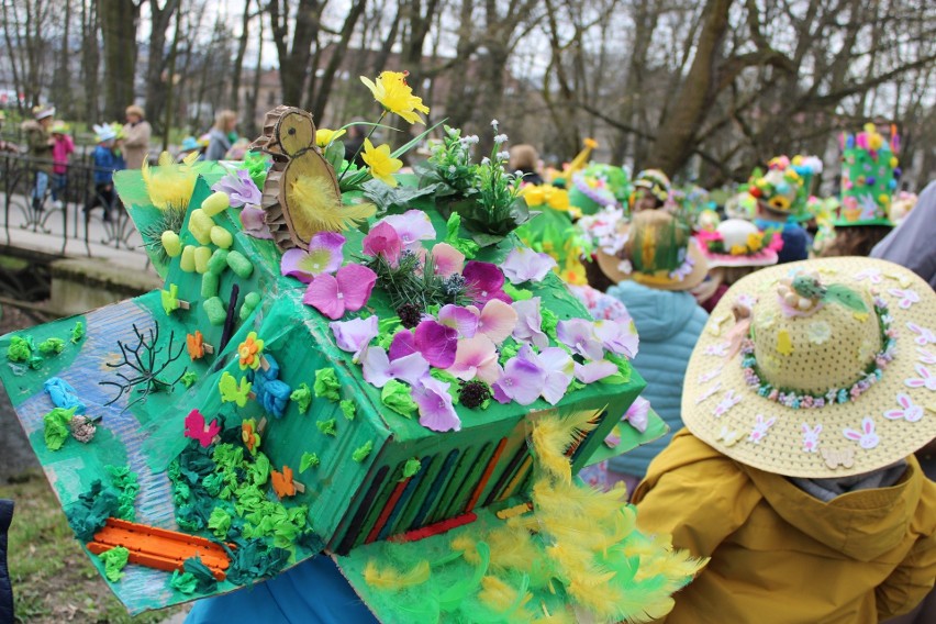 Krzeszowicki "Easter bonnet", czyli "Parada Kapeluszy" w...