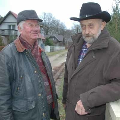- Chcemy przejść do Zbąszynia, bo władze nie dbają o naszą wieś - przekonują Hubert Gołek i Jan Szymański.