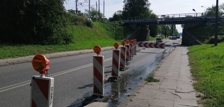 Dwa wiadukty w remoncie i demontaż torowiska. Jak jeździć przez Zgierz?