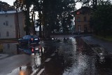 Powódź w Czersku. Zalane posesje, piwnice i rzeka na ulicach [zdjęcia]