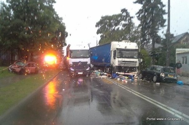 Grajewo. Wypadek na ul. Piłsudskiego. Karambol na ul. Piłsudskiego. Zderzyło się 6 pojazdów (zdjęcia)