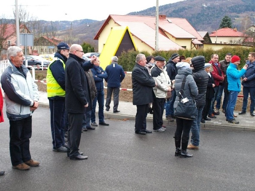 Beskidy: Droga na górę Żar przebudowana i poświęcona [ZDJĘCIA]