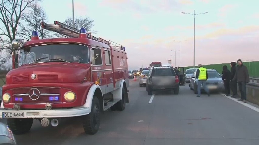 Karambol na A4. Zderzyło się siedem aut. A4 w kierunku...