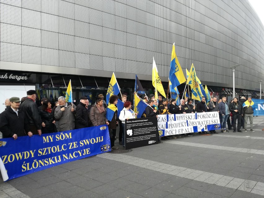 Niemy protest Ślązaków w Katowicach