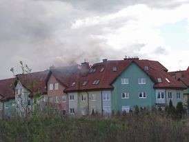 Pożar poddasza przy ul. Grafitowej w Mierzynie