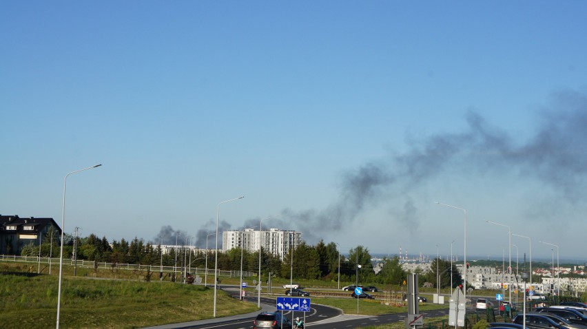 Pożar w centrum Gdańska. Kłęby czarnego dymu nad miastem. We wtorek 2.06.2020 spłonął pustostan przy ul. Kolonia Jordana