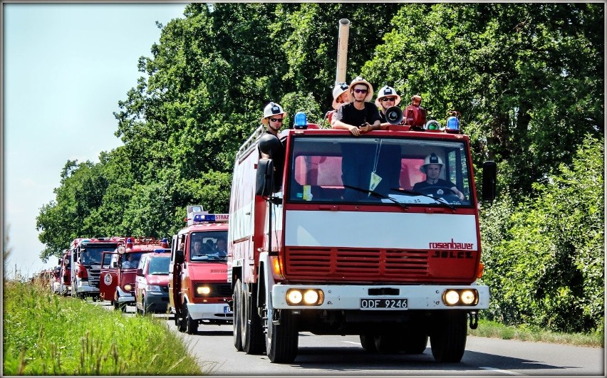 119 samochodów przyjechało do Główczyc na zlot wozów...