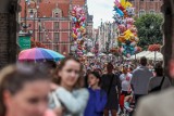 W Gdańsku trwa sezon turystyczny. W niedzielę, 31.07. pogoda sprzyjała spacerowiczom. Tłumy na ulicach Gdańska w ostatni weekend lipca