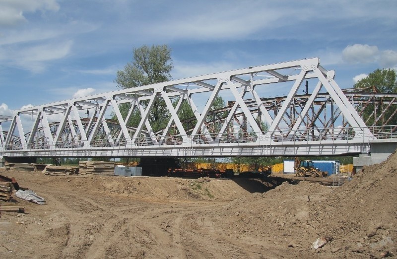 Nowy most ma 209,14 metrów długości, szerokość 7,2 metra....