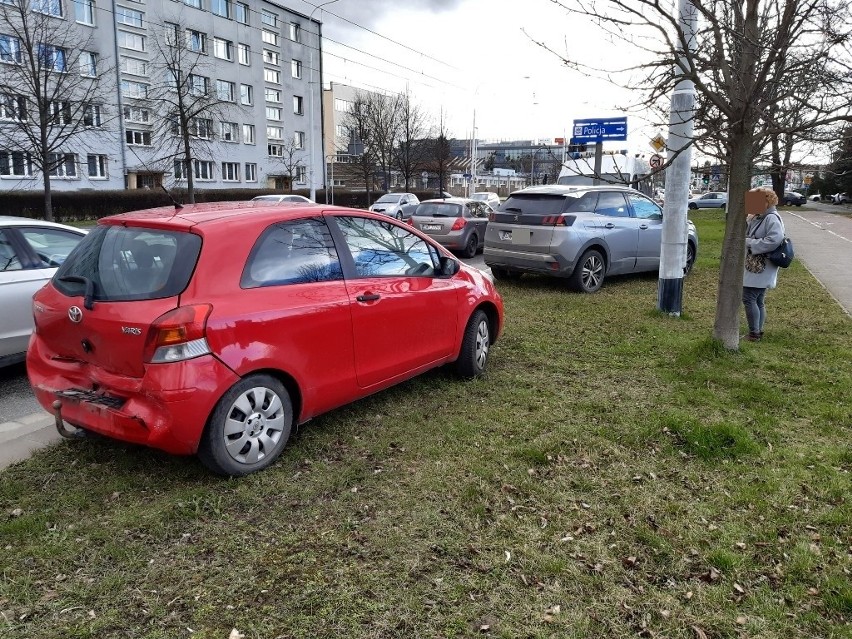 Karambol przy Lidlu na Grabiszyńskiej. Zakupy nie ucierpiały (ZDJĘCIA)