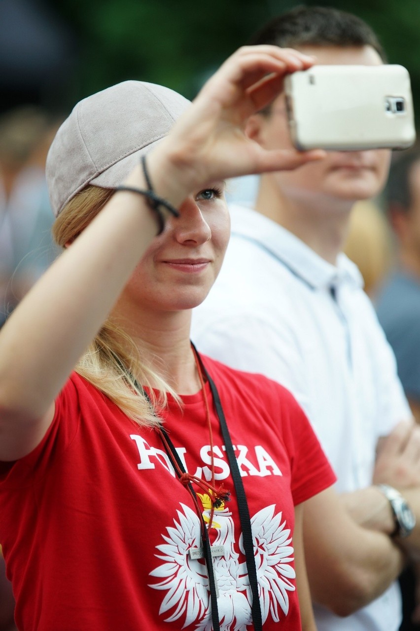 Papież w oknie: Proszę, dziękuję, przepraszam - kluczem do życia małżeńskiego