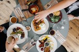 Śniadania na mieście w Katowicach. Oto 11 najmodniejszych restauracji. Bary i bistra, które serwują posiłki od rana. ZDJĘCIA, CENY, MENU