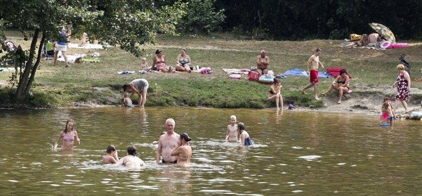 Doniesienia o trupim jadzie nie odstraszają kąpiących się...