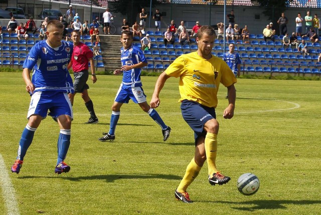 Sergei Mosnikov (w żółtej koszulce) ostatnio występował głównie w zespole rezerw Pogoni Szczecin.