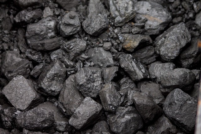 Cena węgla sprzedawaneg przez gminy w kraju ma wynieść maksymalnie 2000 złotych za tonę