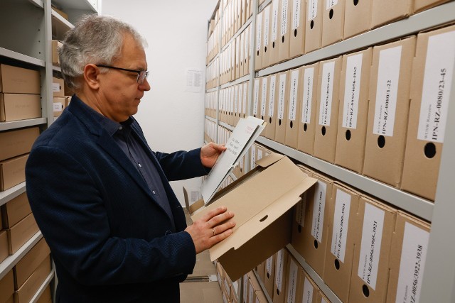 Do Oddziałowego Archiwum IPN w Rzeszowie trafiły cenne materiały z Sądu Okręgowego w Rzeszowie. Na zdjęciu: naczelnik archiwum IPN Dariusz Byszuk.