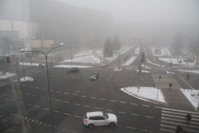 "Mleczne" i brzydko pachnące powietrze w Kielcach  taki widok mamy z redakcji przy alei IX Wieków Kielc.